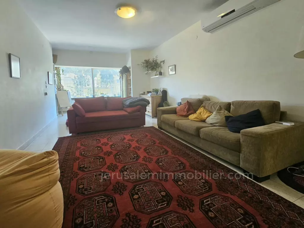 Appartamento di 3 locali in vendita a Kiryat Shmuel, Gerusalemme, vicino a Rehavia - AGENZIA IMMOBILIARE DI GERUSALEMME 026786595