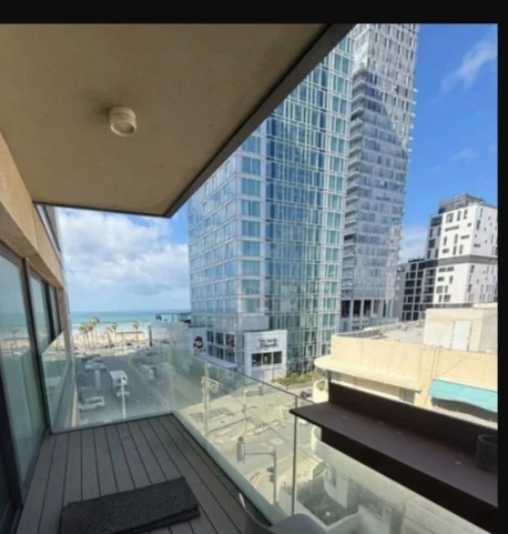 Magnífico apartamento com terraço, calmo, perto do mar, bem distribuído, claro e espaçoso - Não perca!