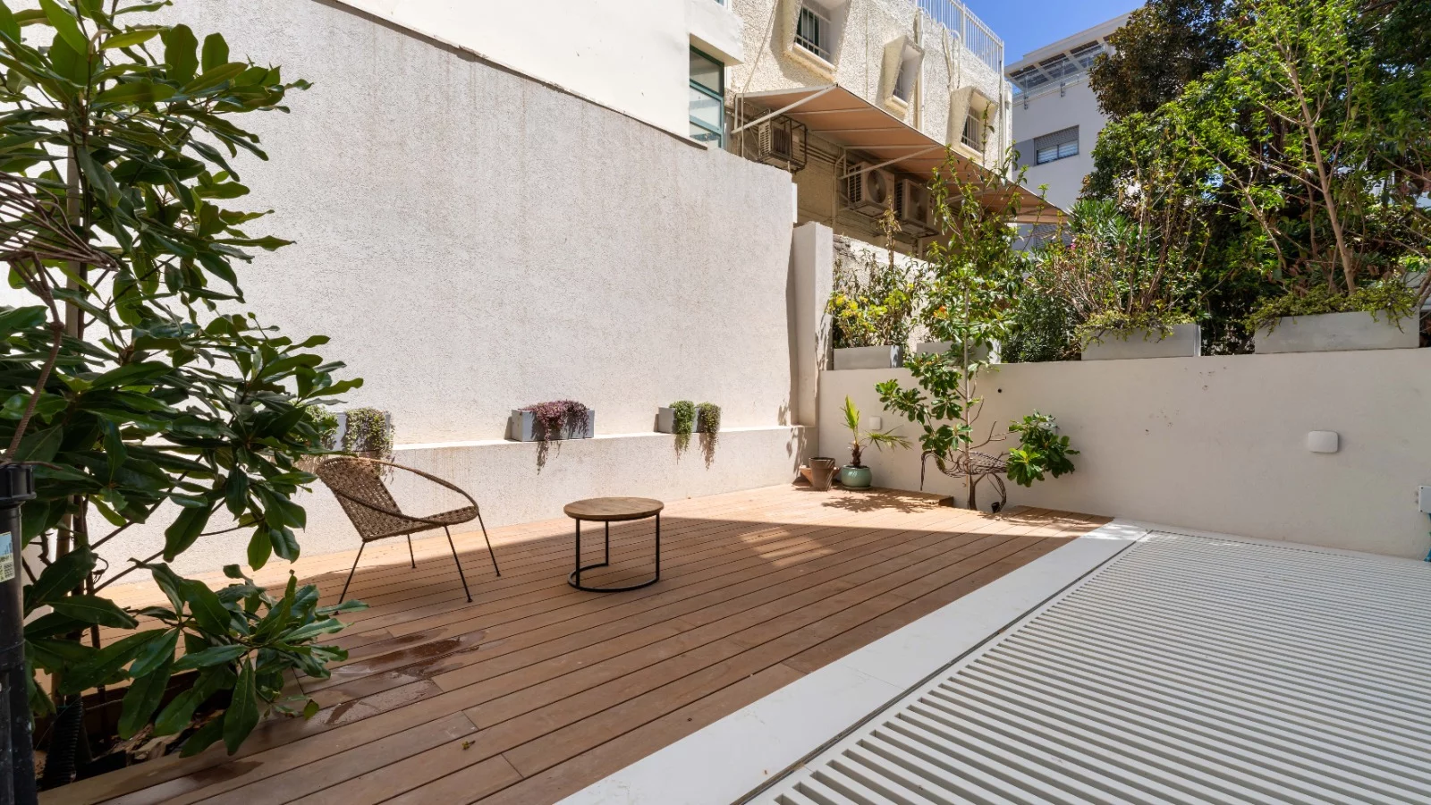 immeuble boutique avec terrasses,calme,Proche de la mer,A ne pas manquer !,bien agencé,clair,spacieux,Magnifique,Rénové