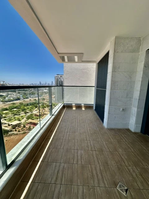 ¡No te lo pierdas! Piso nuevo de 3 habitaciones del promotor en alquiler, en el corazón de Givat Shmuel, cerca de Tel Aviv