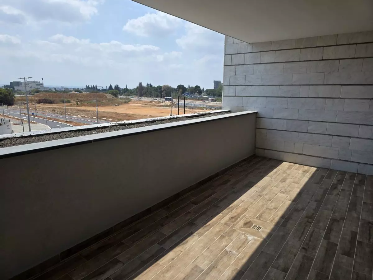 Apartamento novo de 4 cômodos, pronto para morar – Gindi "Pinat Savyon", Yehud-Monosson