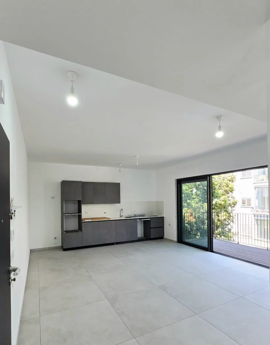 A DOIS PASSOS DA PRAÇA DIZENGOFF – APARTAMENTO NOVO NA RUA BAR KOCHBA