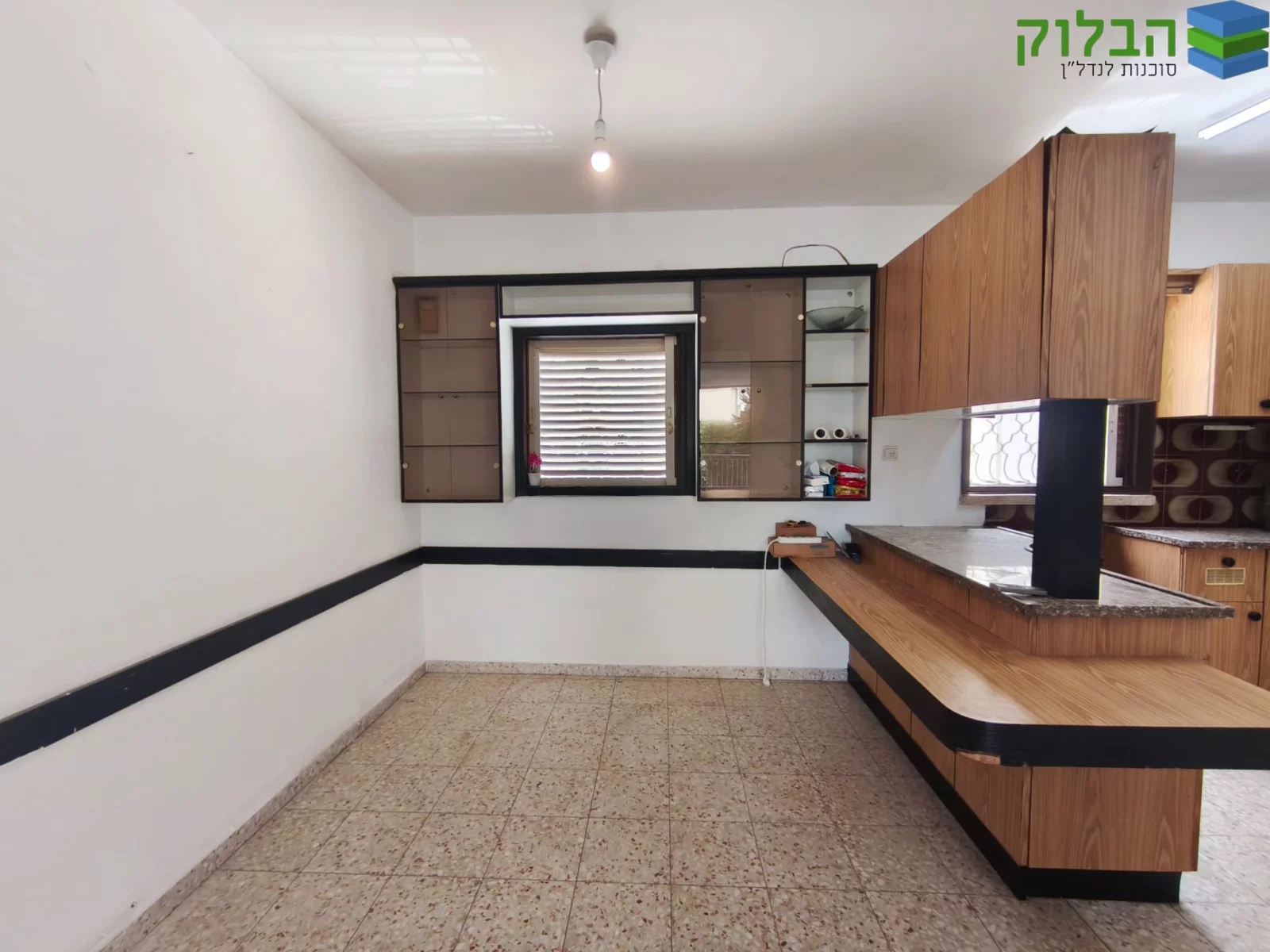 Vende-se apartamento 4 quartos | Elevador e estacionamento no Tabu | Bairro Ramaz em Rishon LeZion