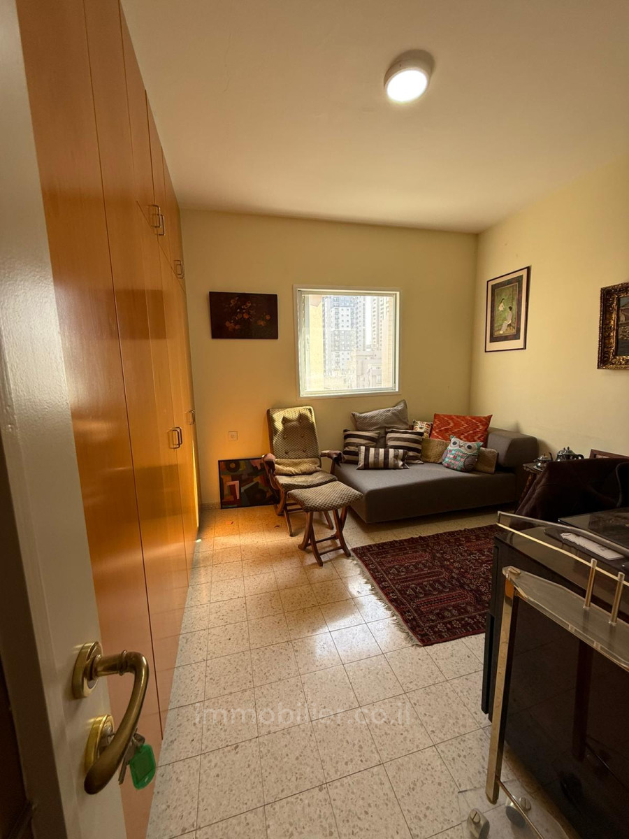 Apartamento 4 cômodos Netanya Mar 1-IBL-2928