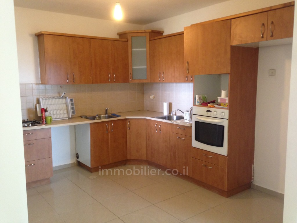 Apartamento 4 cômodos  Jerusalém Baka 144-IBL-519