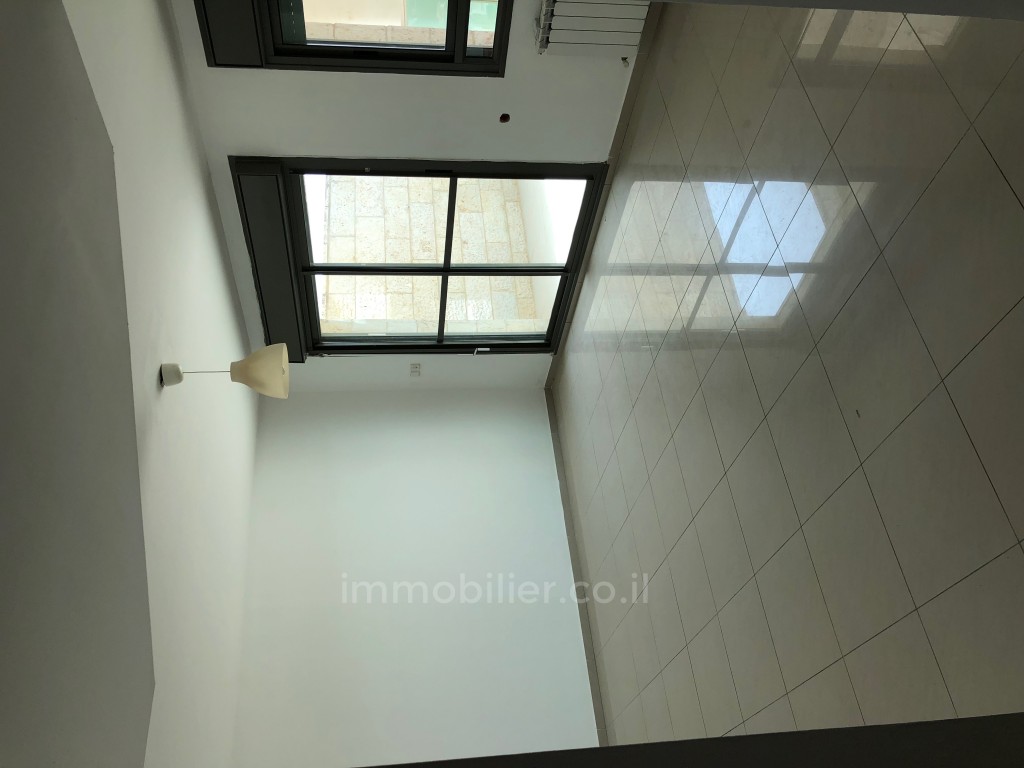 Apartamento 4 cômodos  Jerusalém Baka 144-IBL-519