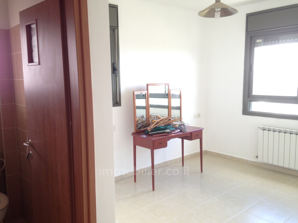 Apartamento 4 cômodos  Jerusalém Baka 144-IBL-519