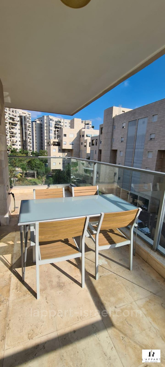 Apartamento 4 cômodos  Tel Aviv Ramat Aviv 175-IBL-3246