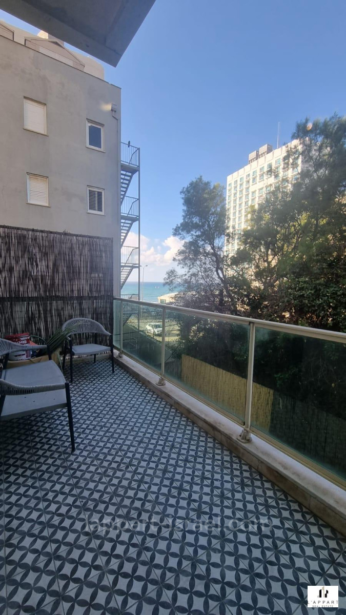 Apartamento 3 cômodos  Tel Aviv Primeira linha de mar 175-IBL-3285