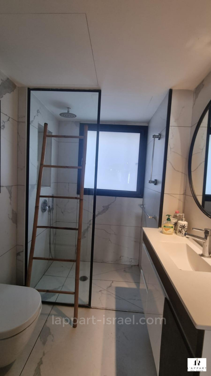 Apartamento 3 cômodos  Tel Aviv Primeira linha de mar 175-IBL-3285