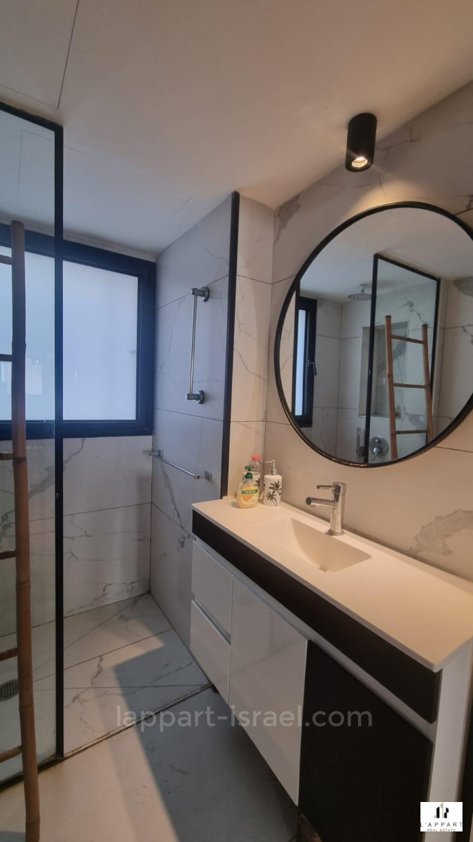 Apartamento 3 cômodos  Tel Aviv Primeira linha de mar 175-IBL-3285