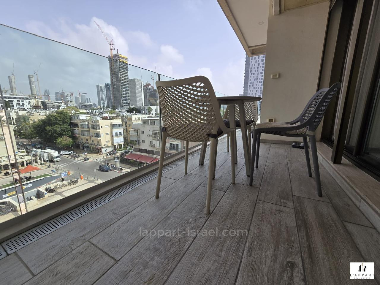 Apartamento 4 cômodos  Tel Aviv Bazel 175-IBL-3330