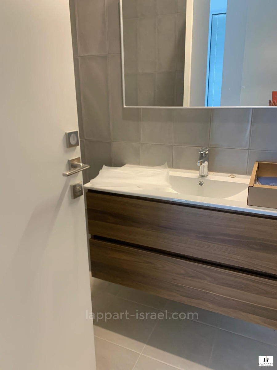 Apartamento 5 cômodos  Givataim City 175-IBL-3354