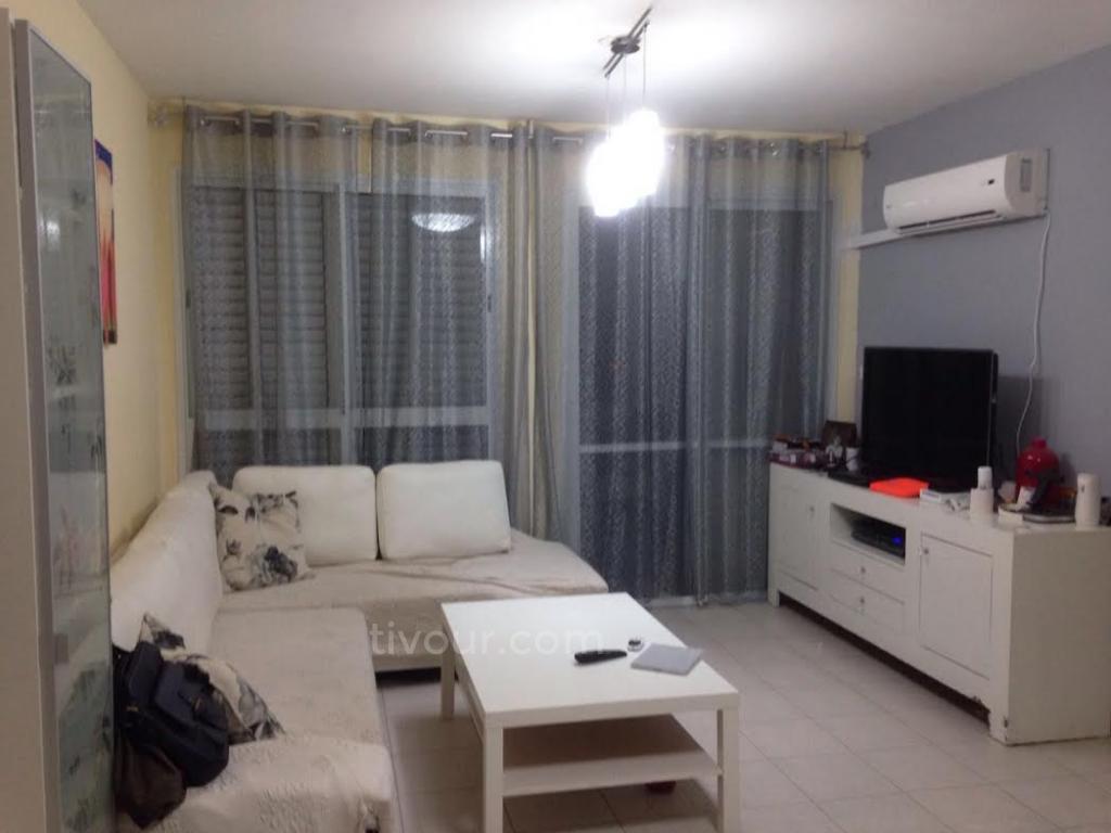 Apartamento 3 cômodos  Ashdod Tet vav 210-IBL-1811