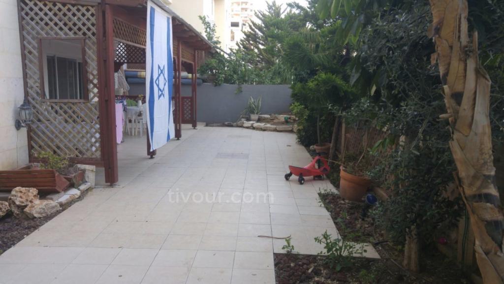 Apartamento garden 5 cômodos  Ashdod Tet vav 210-IBL-1870