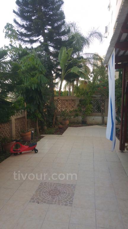 Apartamento garden 5 cômodos  Ashdod Tet vav 210-IBL-1870