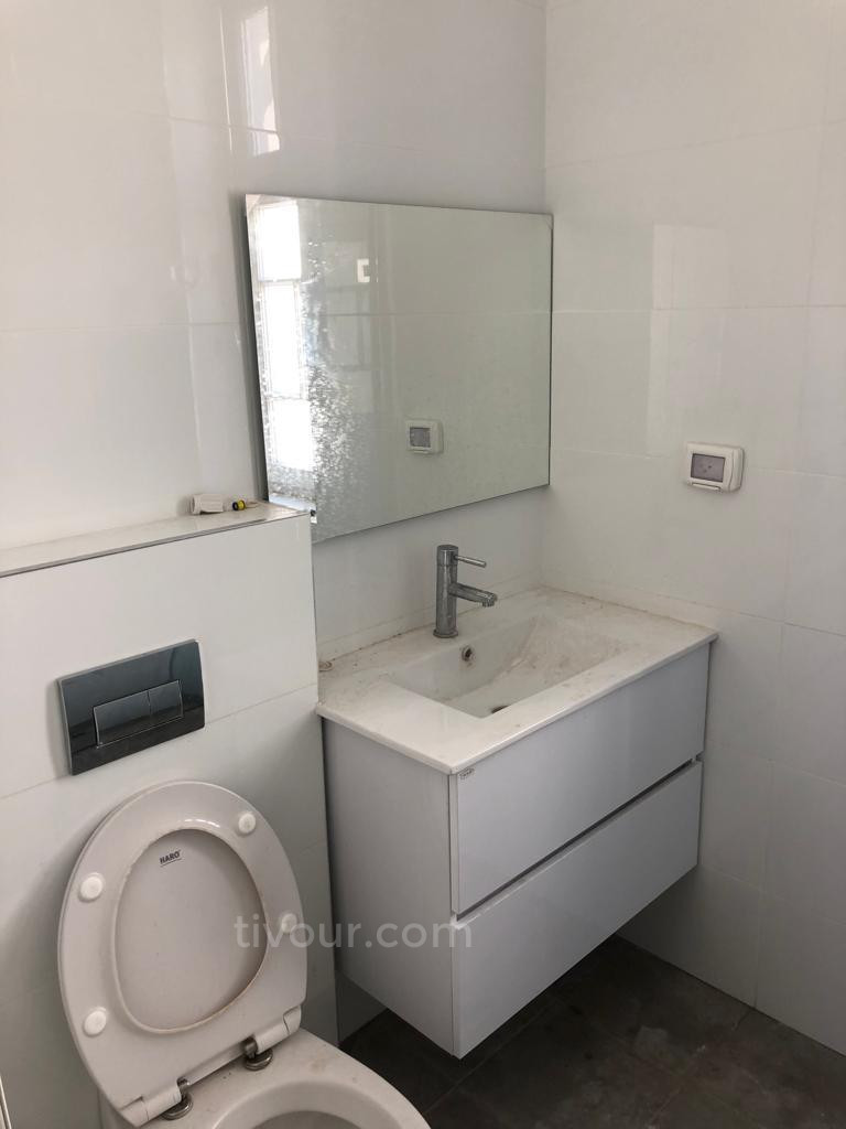 Apartamento 3 cômodos  Tel Aviv Região marítima 210-IBL-1984