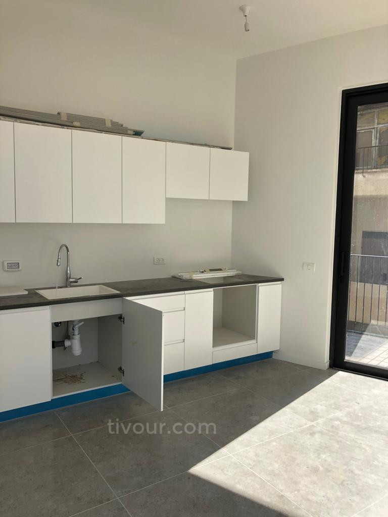 Apartamento 3 cômodos  Tel Aviv Região marítima 210-IBL-1984