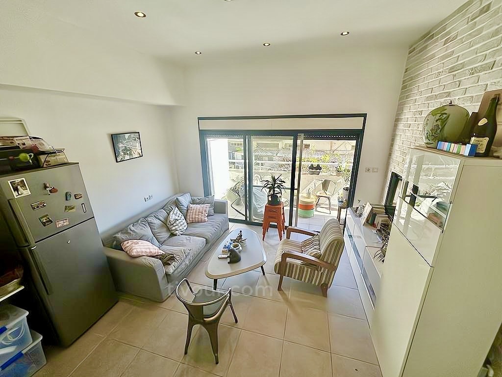 Apartamento 2 cômodos  Tel Aviv Levontin 210-IBL-2047