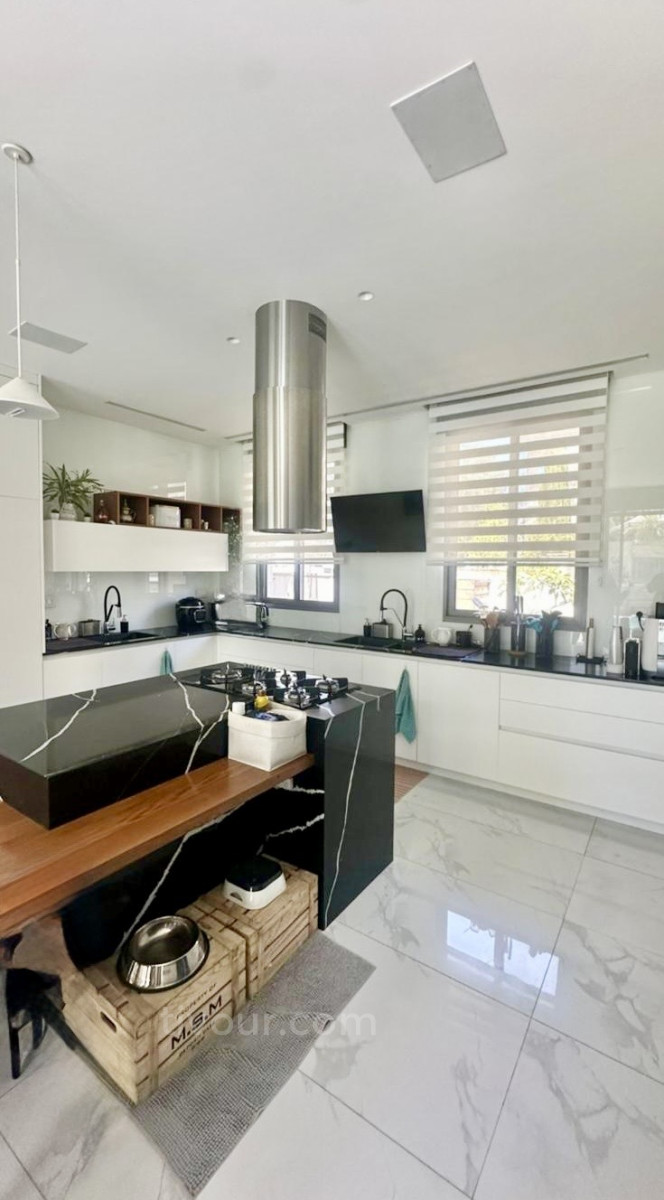 Casarão 8 cômodos Ashdod Yud Zayin 210-IBL-2108