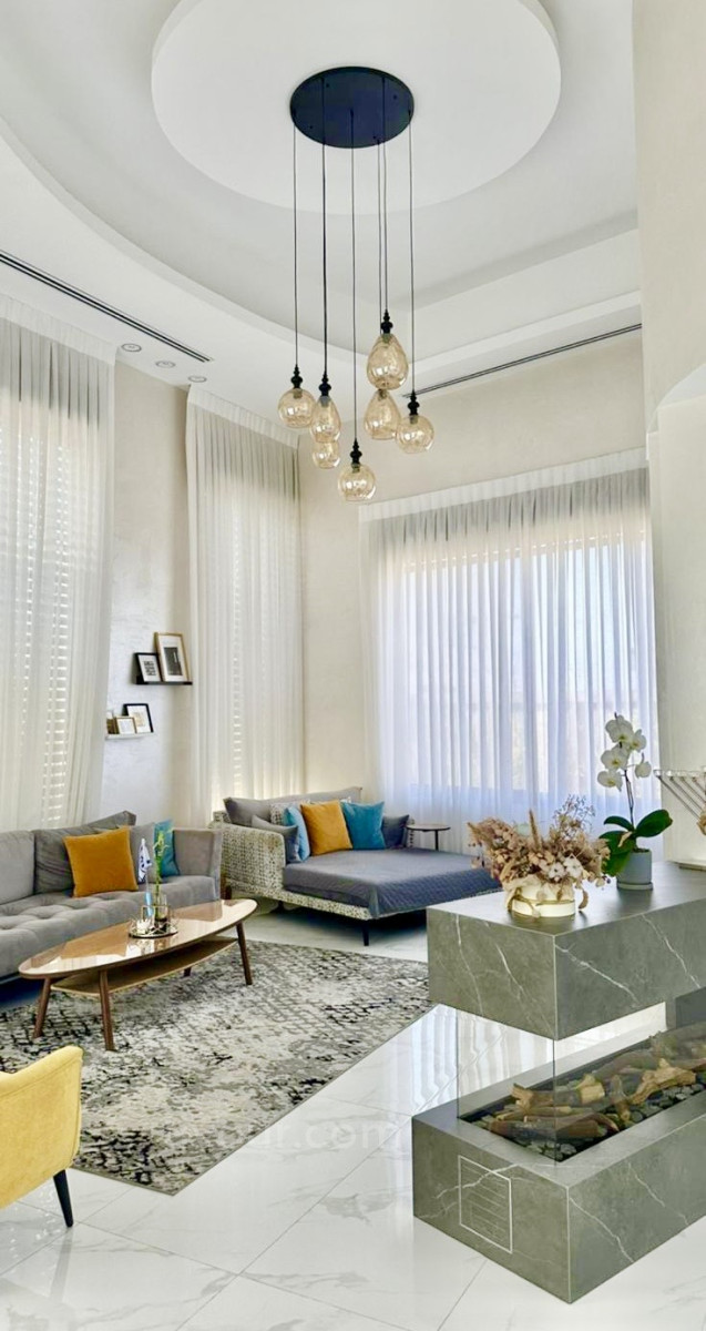 Casarão 8 cômodos Ashdod Yud Zayin 210-IBL-2108