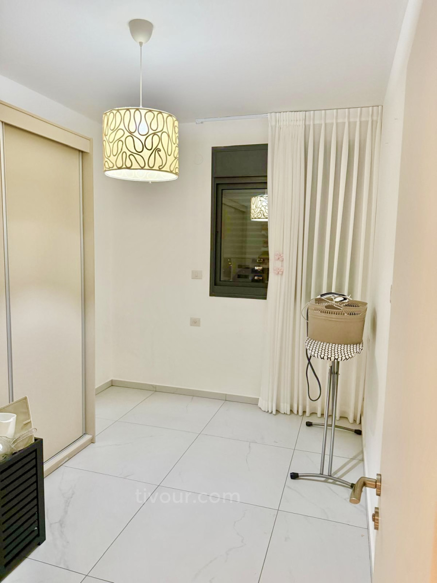 Apartamento 4 cômodos Ashdod Het 210-IBL-2110