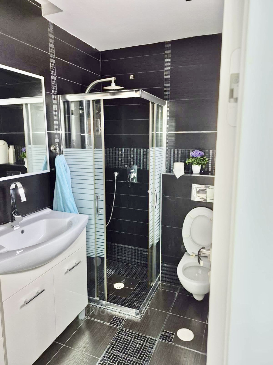 Casarão 8 cômodos Ashdod Marina 210-IBL-2112