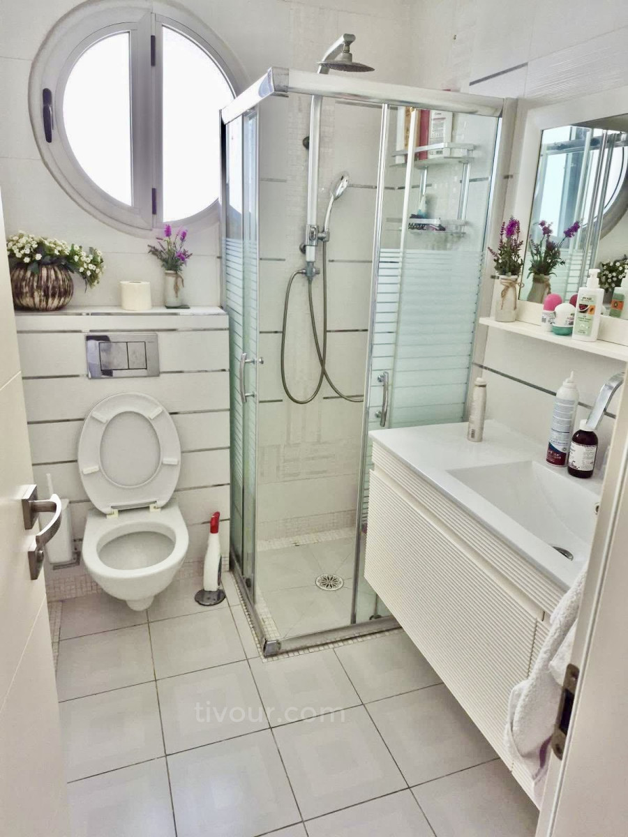 Casarão 8 cômodos Ashdod Marina 210-IBL-2112