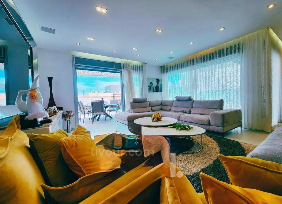 Casarão 8 cômodos Ashdod Marina 210-IBL-2112