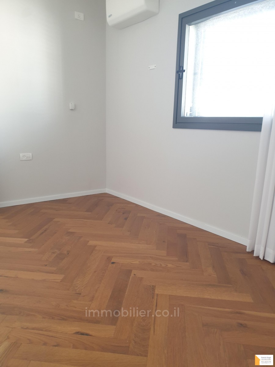 Apartamento 4 cômodos  Tel Aviv Região marítima 232-IBL-3578