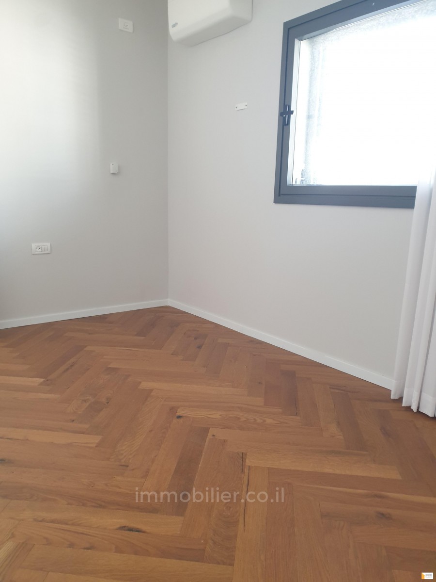 Apartamento 4 cômodos  Tel Aviv Região marítima 232-IBL-3578