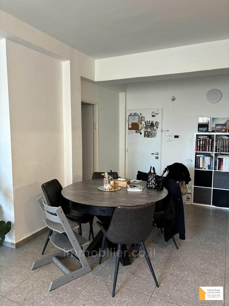 Apartamento 4 cômodos  Tel Aviv Região marítima 232-IBL-3766