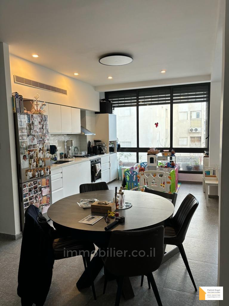 Apartamento 4 cômodos  Tel Aviv Região marítima 232-IBL-3766