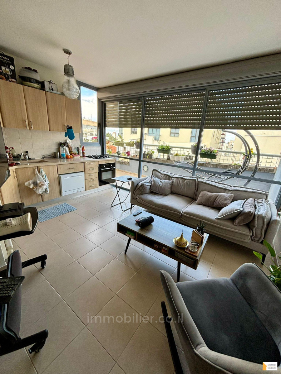 Apartamento 2.5 cômodos  Tel Aviv Shenkin 232-IBL-3789