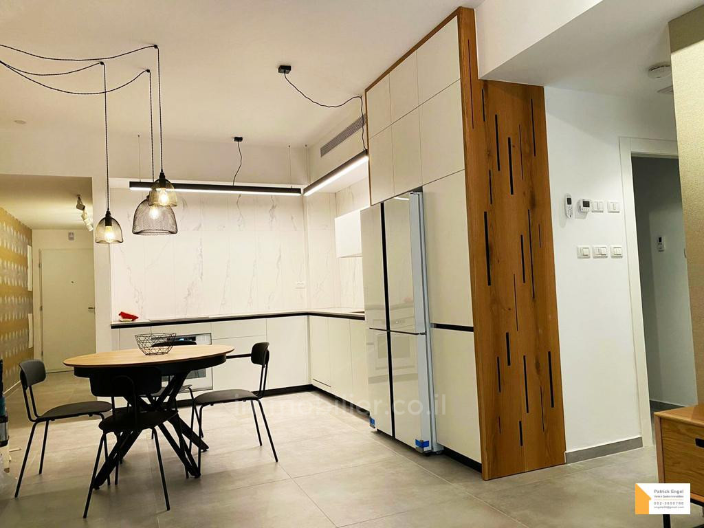 Apartamento 3 cômodos  Tel Aviv Lev Tel-Aviv 232-IBL-3792