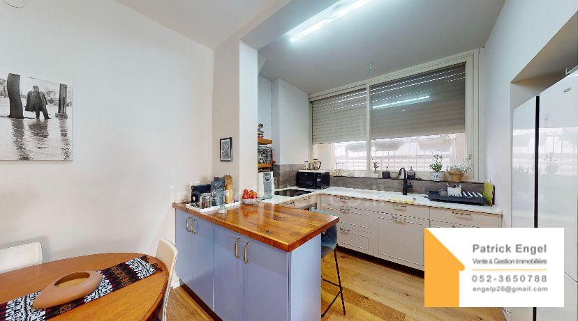 Apartamento 3 cômodos  Tel Aviv Região marítima 232-IBL-3804