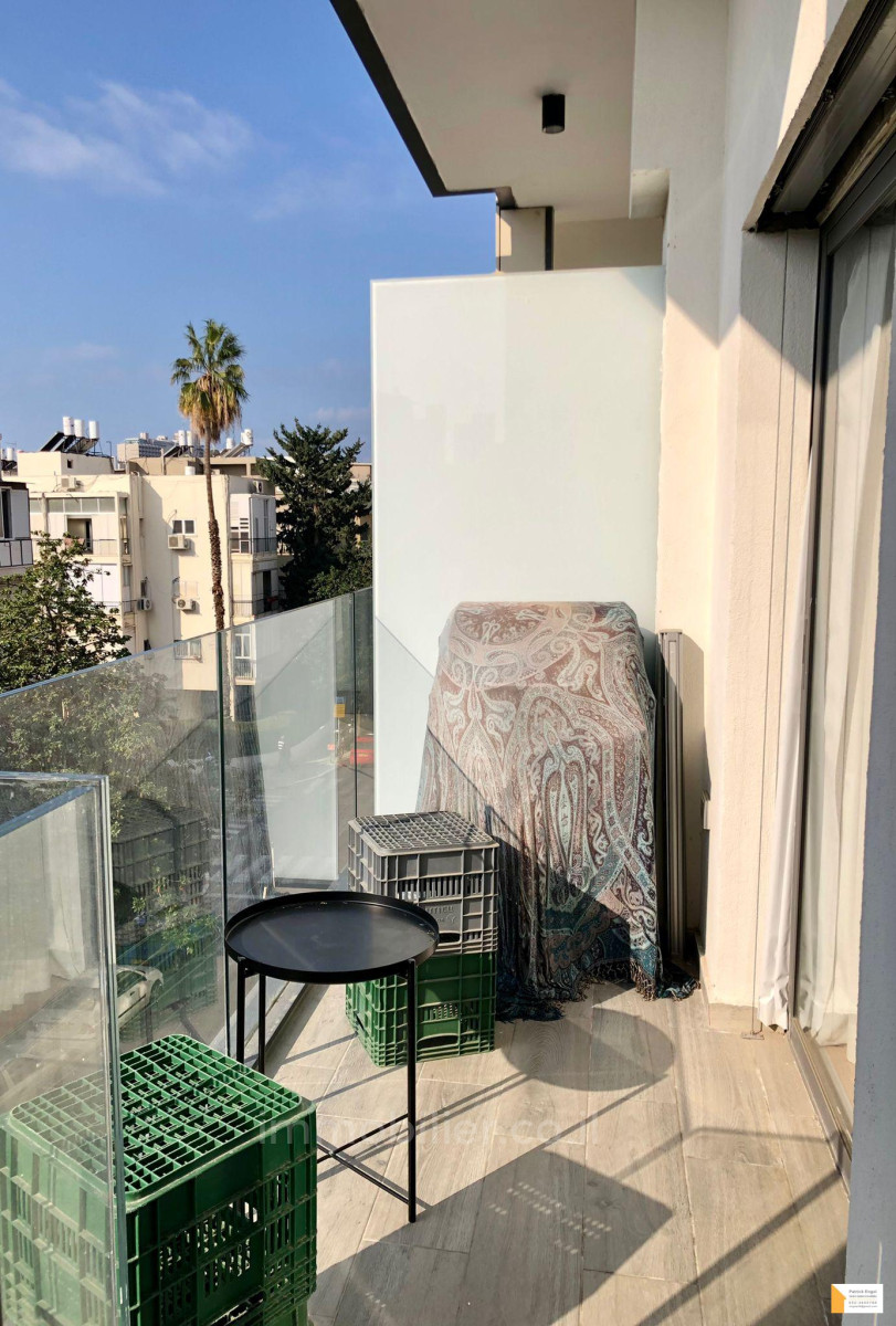 Apartamento 3 cômodos  Tel Aviv Bazel 232-IBL-3835