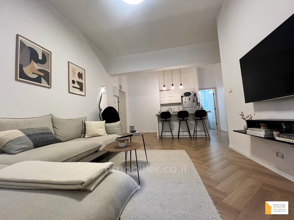 Apartamento 3 cômodos  Tel Aviv Região marítima 232-IBL-3841