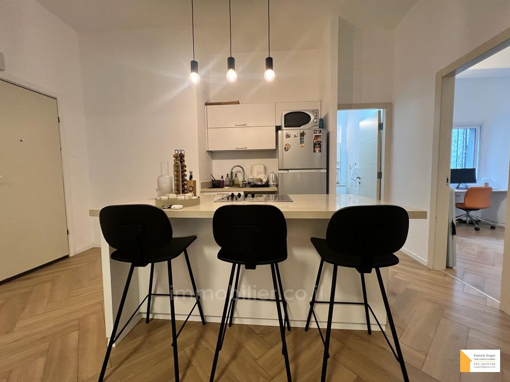 Apartamento 3 cômodos  Tel Aviv Região marítima 232-IBL-3841