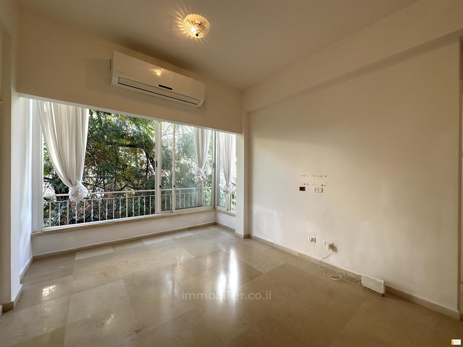 Apartamento 3 cômodos  Tel Aviv Centro da cidade 232-IBL-3853