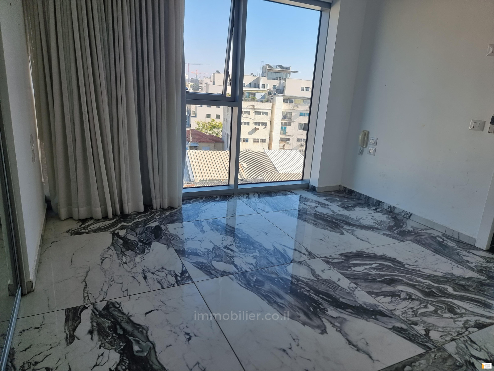 Apartamento 4 cômodos  Tel Aviv Florentine 232-IBL-3870