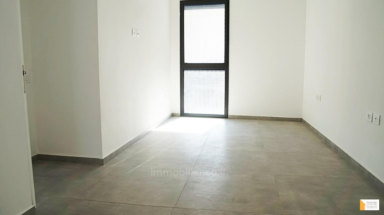 Apartamento 4 cômodos  Tel Aviv Centro da cidade 232-IBL-3877