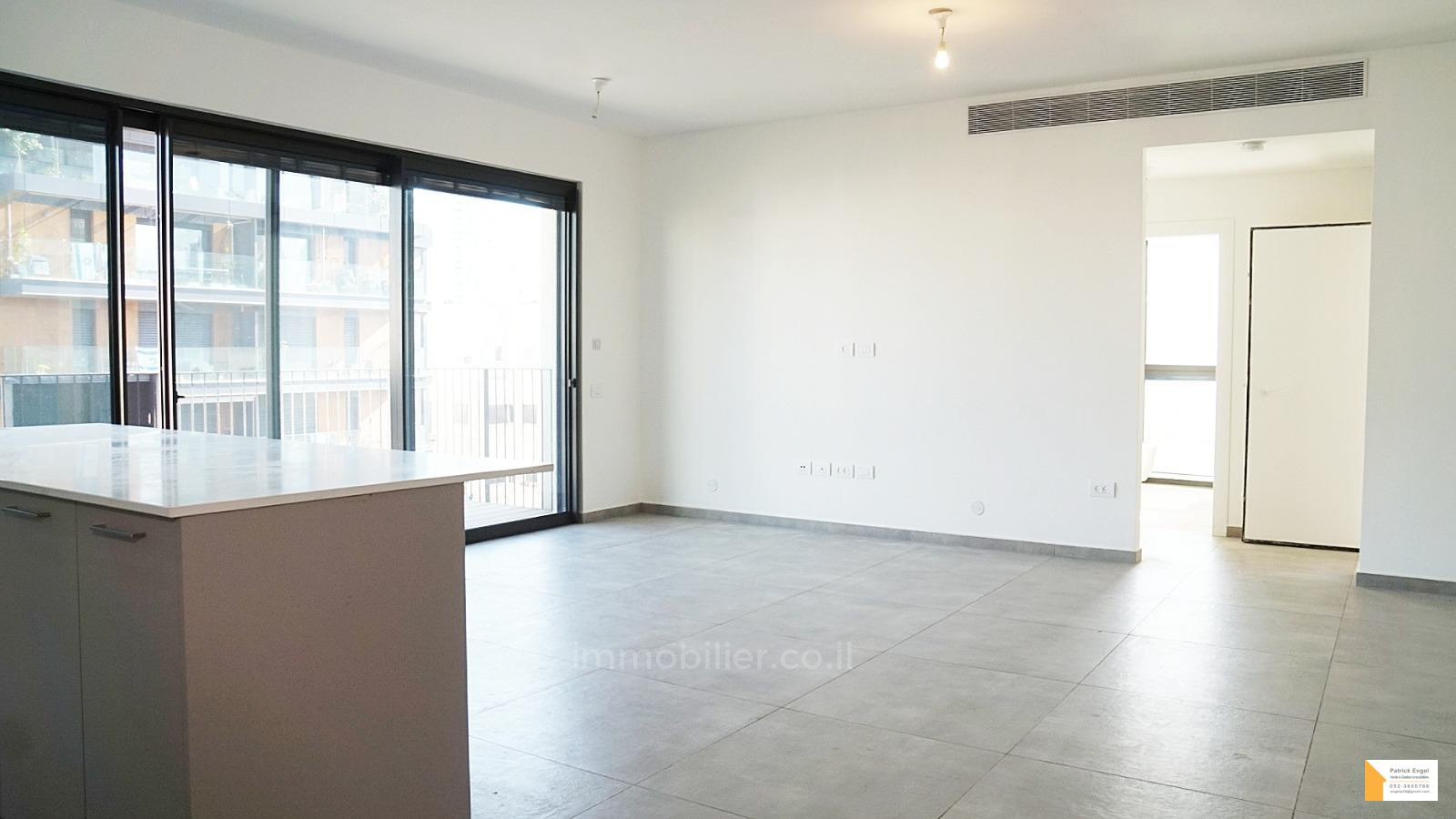 Apartamento 4 cômodos  Tel Aviv Centro da cidade 232-IBL-3877