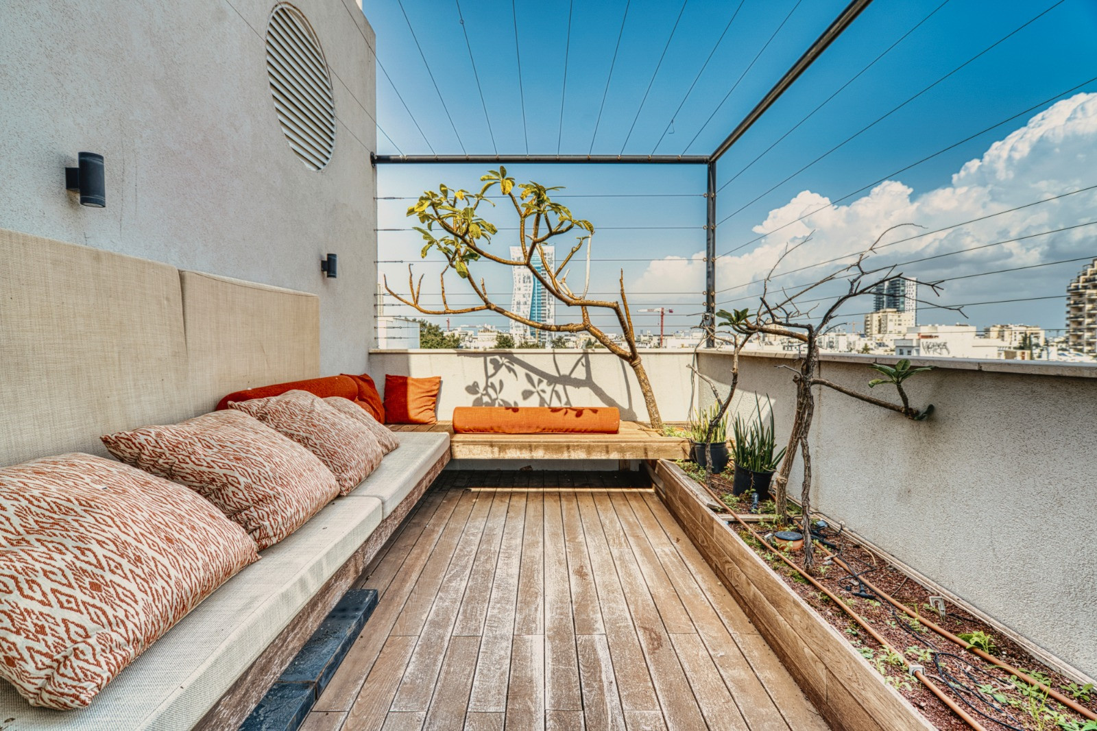 Casarão 5 cômodos Tel Aviv Região marítima 232-IBL-3900