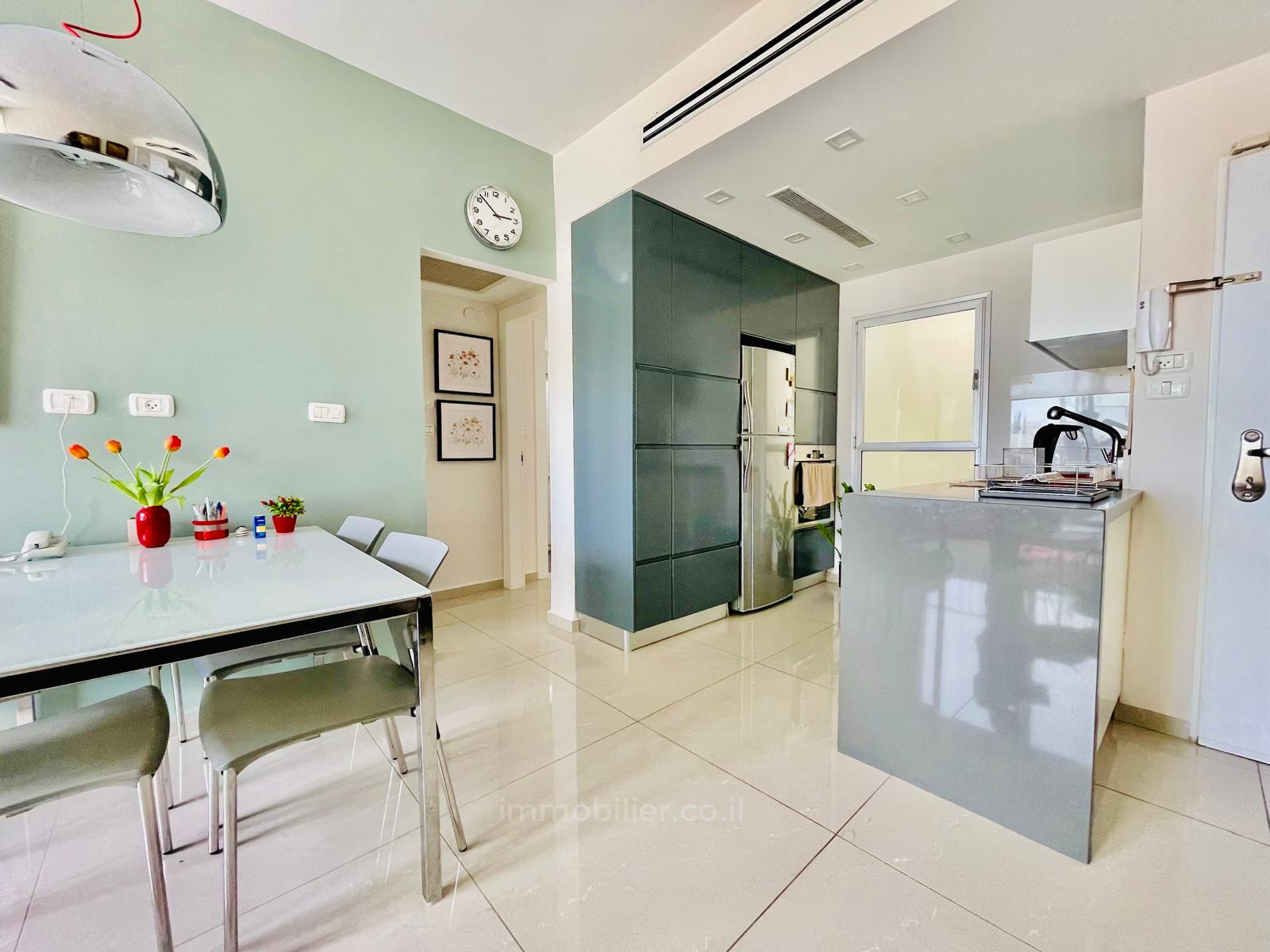 Casarão 3 cômodos Tel Aviv Região marítima 232-IBL-3932