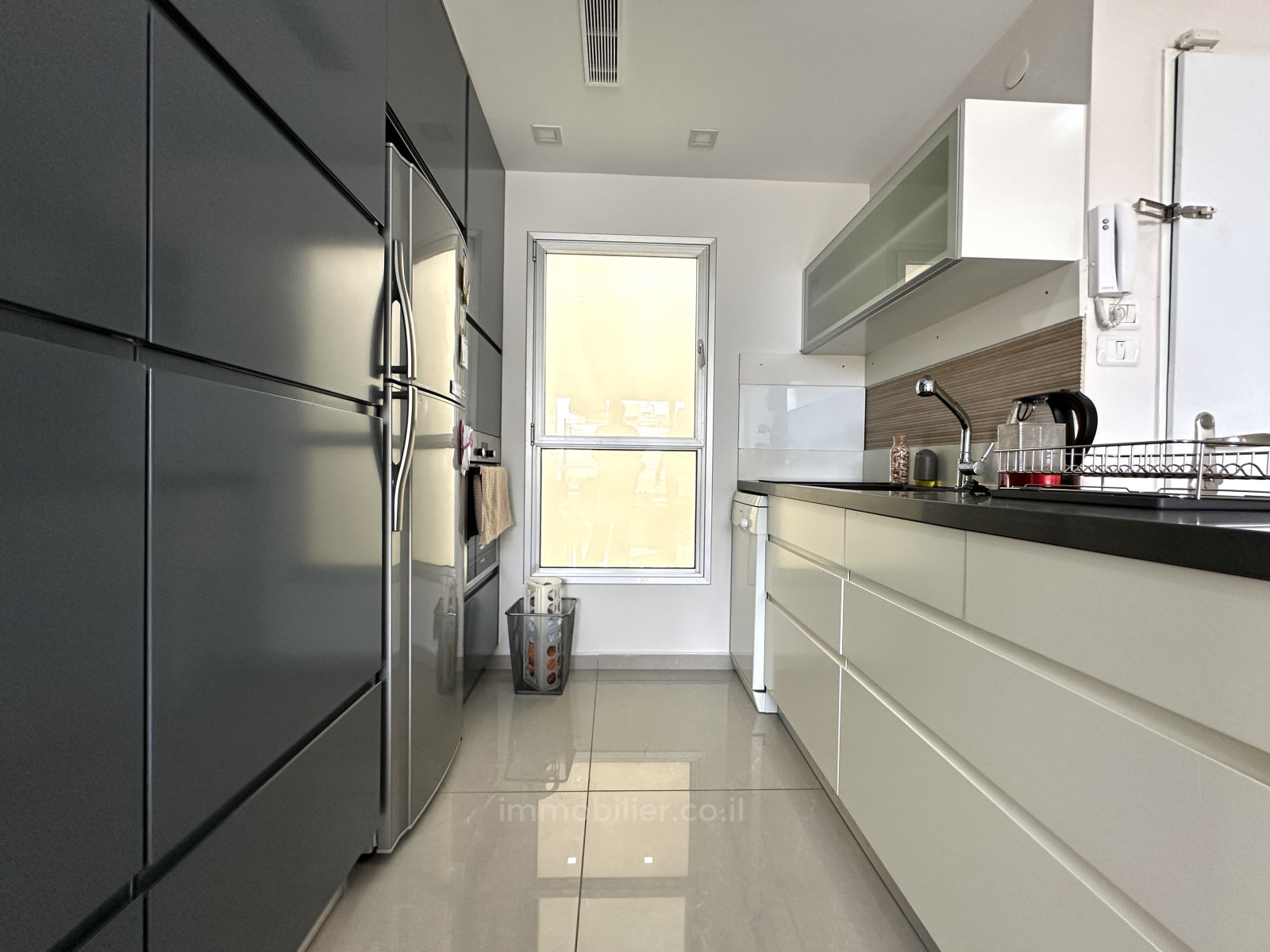 Casarão 3 cômodos Tel Aviv Região marítima 232-IBL-3932