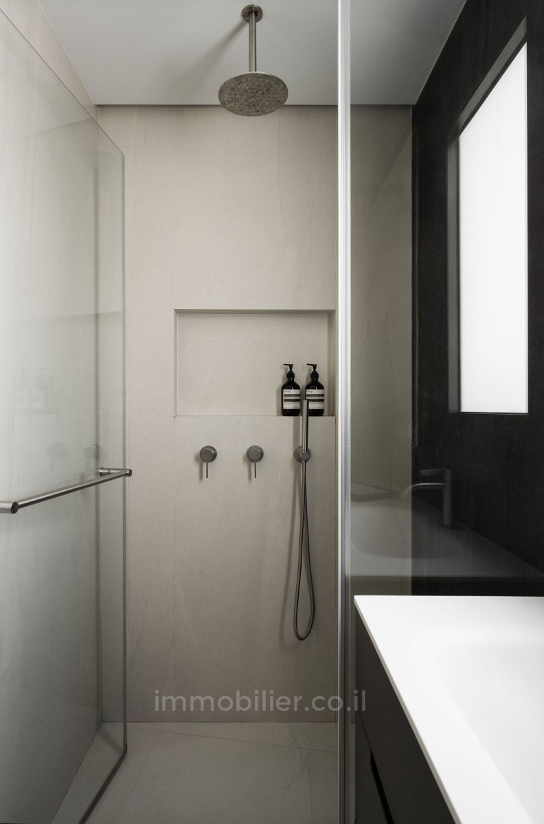 Apartamento 4 cômodos Tel Aviv Região marítima 232-IBL-3940