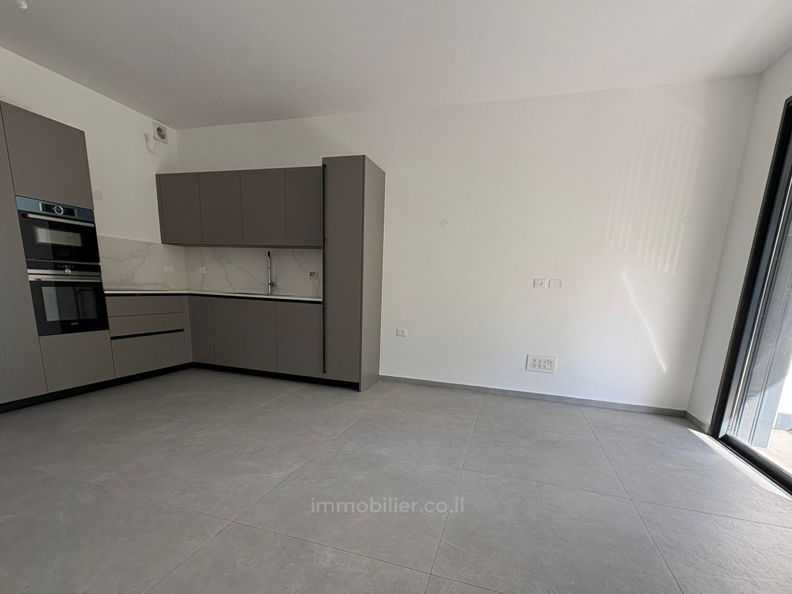 Apartamento 5 cômodos Tel Aviv Yehouda hamakaby 232-IBL-3987