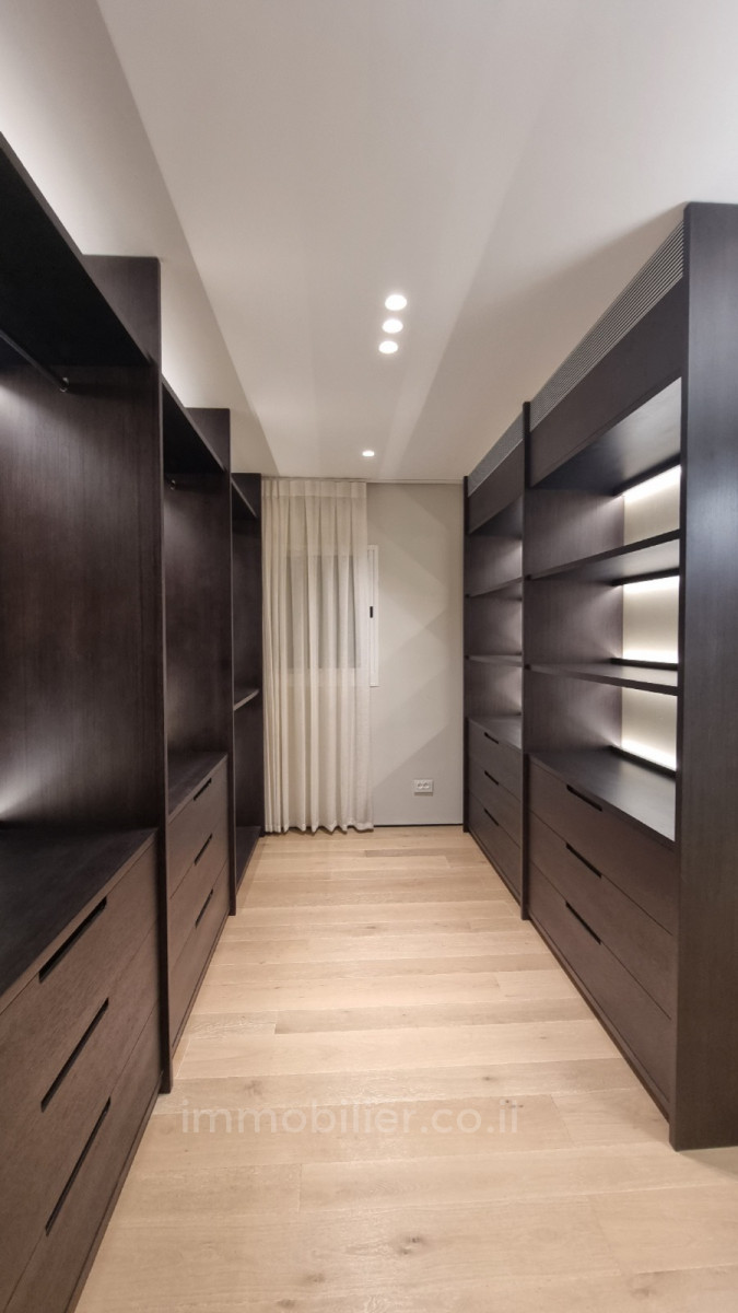 Cobertura 5 cômodos Tel Aviv Kerem Hatemanim 232-IBL-3990