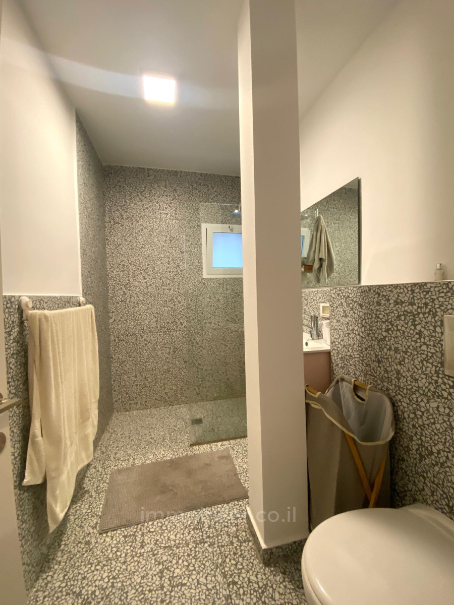 Apartamento 3 cômodos Tel Aviv Região marítima 232-IBL-3996